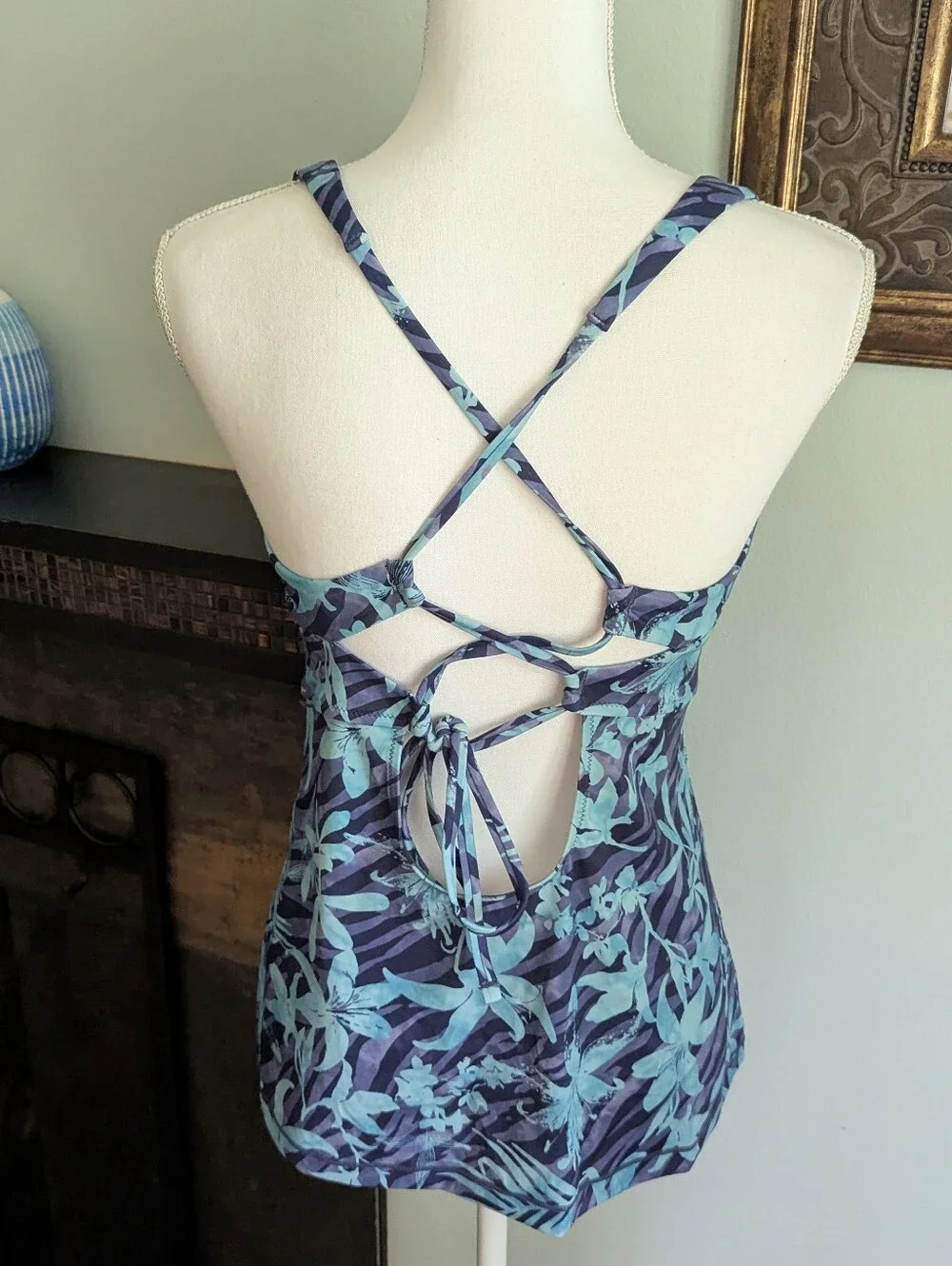 Athleta Women's XL Triangle Printed Tankini Top Tigerlily Blue Floral Strap Back